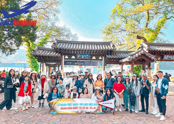 Du khách trải nghiệm Tour Hàn Quốc
