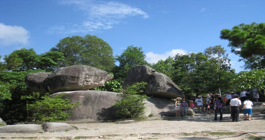 Hòn Trống Mái