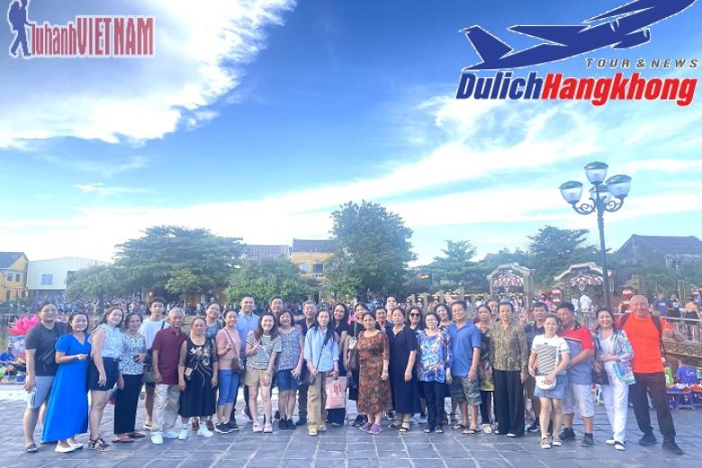 Khách chụp ảnh lưu niệm