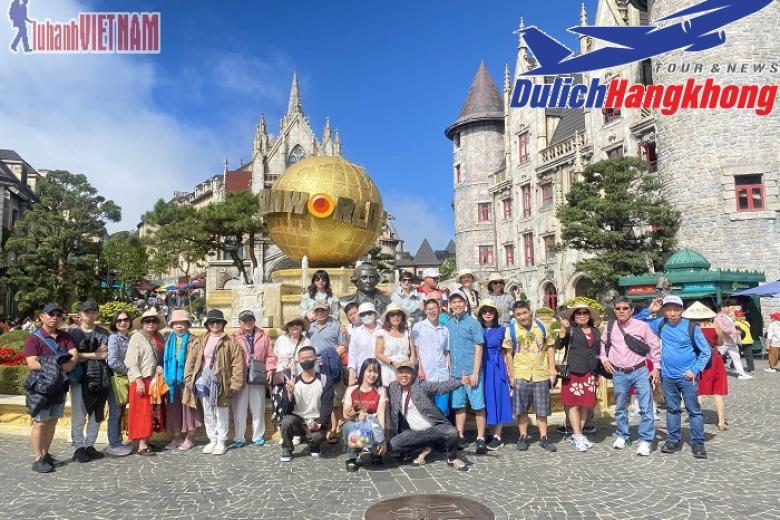 Khách chụp ảnh lưu niệm