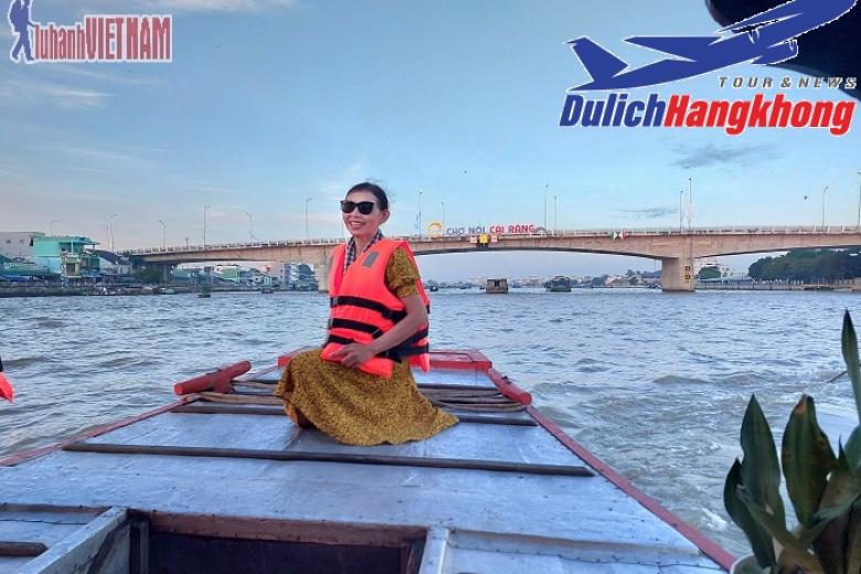 Khách chụp ảnh lưu niệm