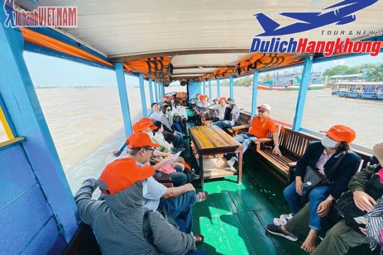 Khách chụp ảnh lưu niệm