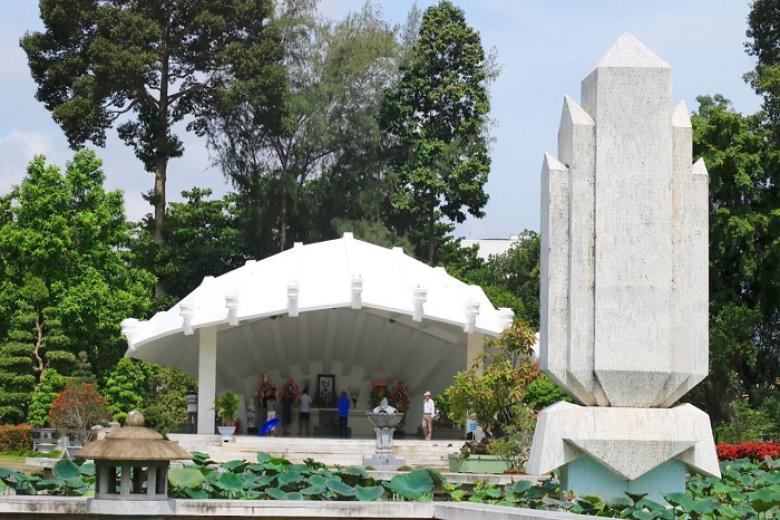 Khu lăng mộ cụ Phó bảng Nguyễn Sinh Sắc