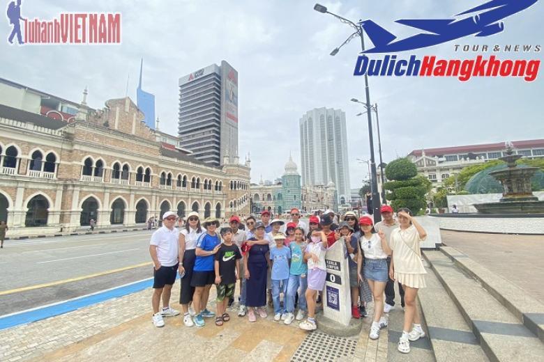 Khách chụp ảnh lưu niệm