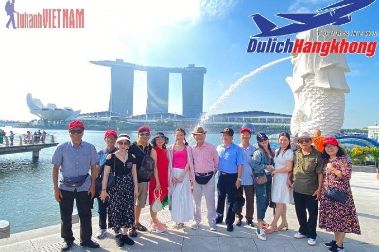 Khách chụp ảnh lưu niệm