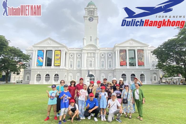Khách chụp ảnh lưu niệm