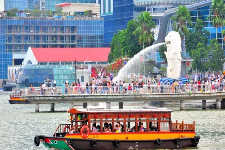 Đi du thuyền trên Vịnh Marina Bay Sand