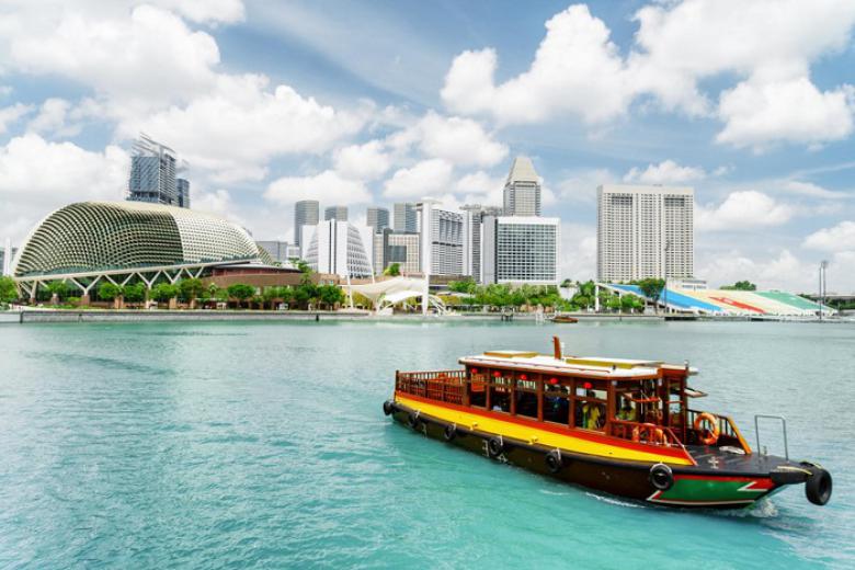 Đi du thuyền trên Vịnh Marina Bay Sand