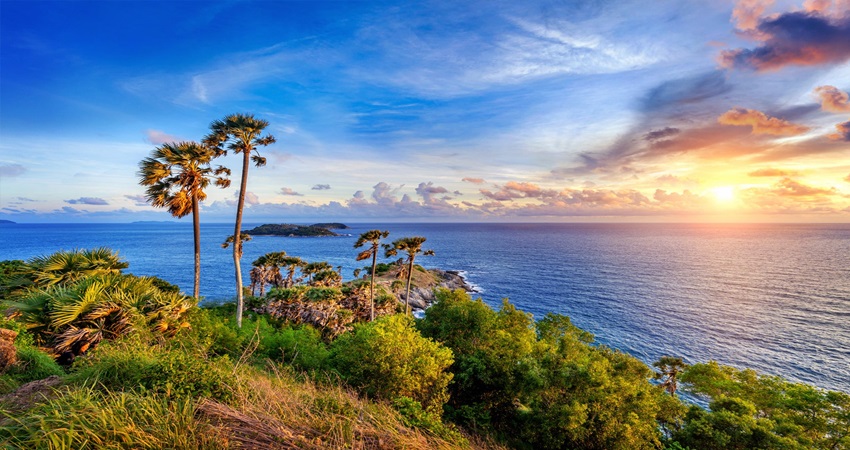 Khoảnh khắc hoàng hôn trên mũi Laem Promthep Viewpoint