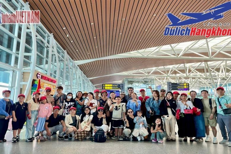 Khách chụp ảnh lưu niệm