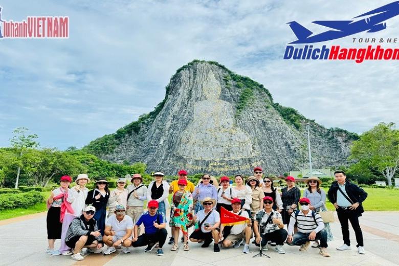 Khách chụp ảnh lưu niệm