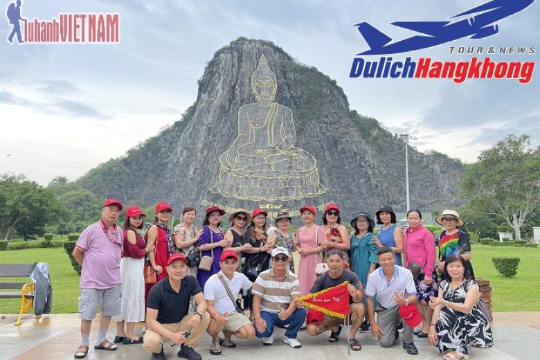 Khách chụp ảnh lưu niệm
