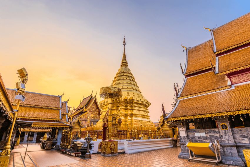 Chùa Phrathat Doi Suthep là ngôi chùa cổ nổi tiếng gần 200 năm tuổi