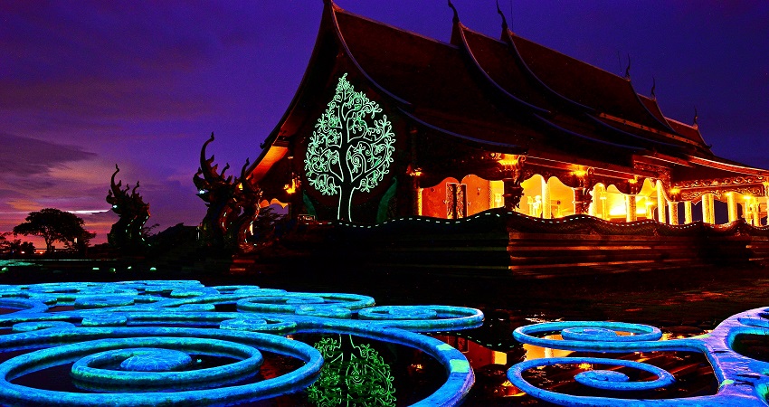 Wat Sirindhorn Wararam Phu Prao
