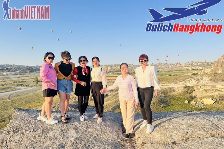 Khách chụp ảnh lưu niệm