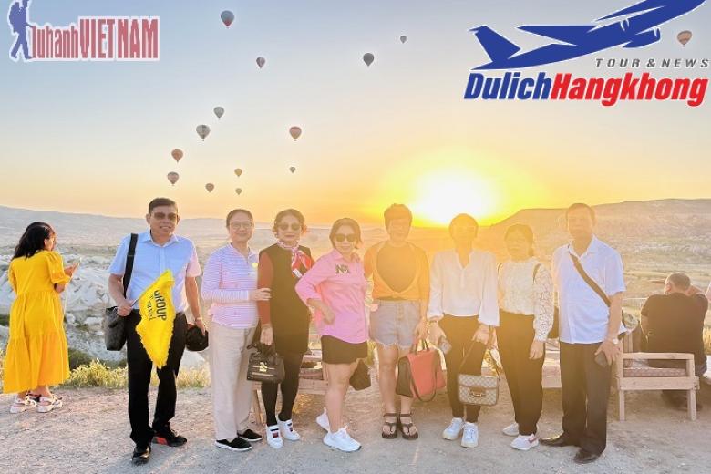 Khách chụp ảnh lưu niệm