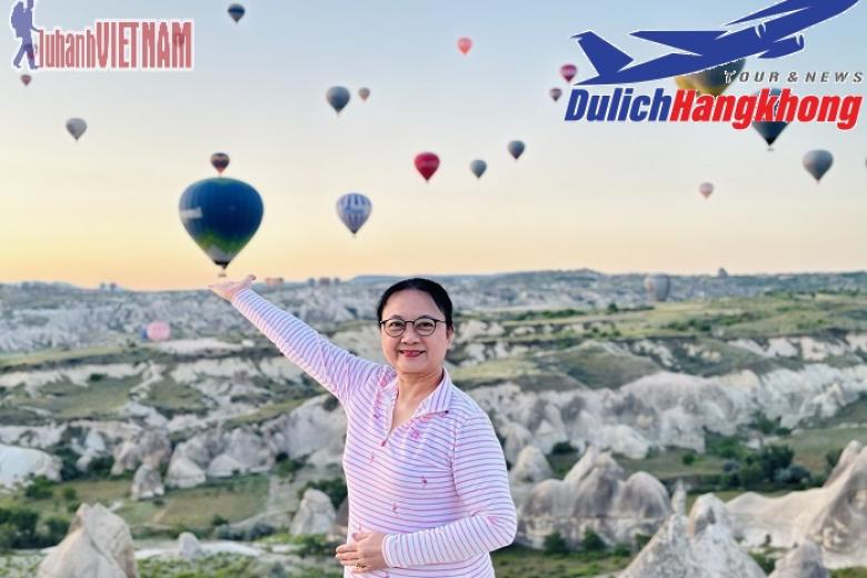 Khách chụp ảnh lưu niệm