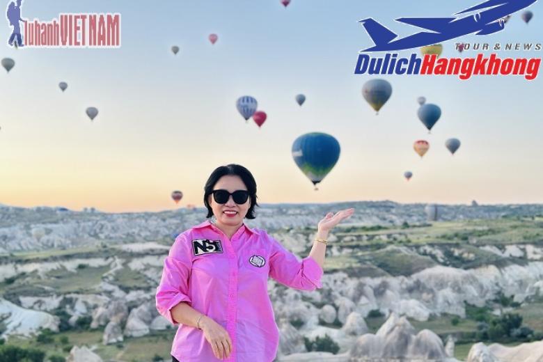 Khách chụp ảnh lưu niệm