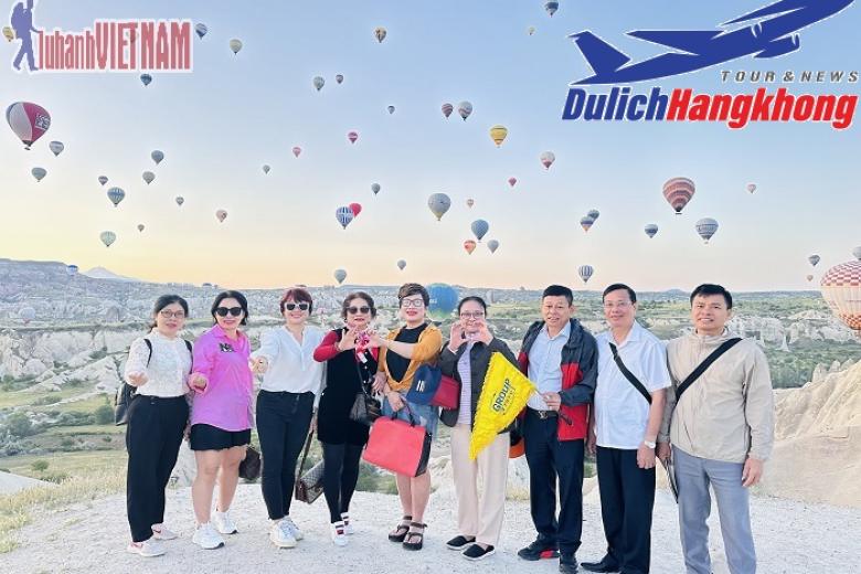 Khách chụp ảnh lưu niệm
