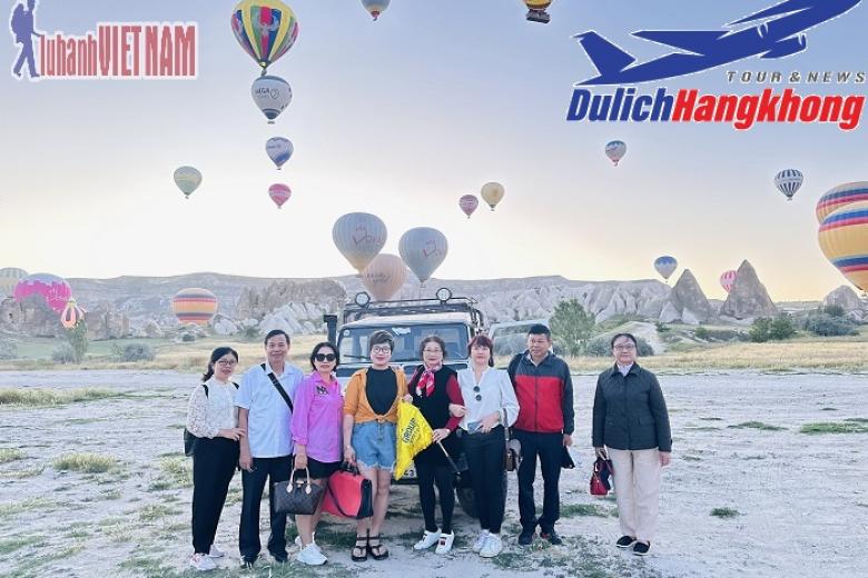 Khách chụp ảnh lưu niệm