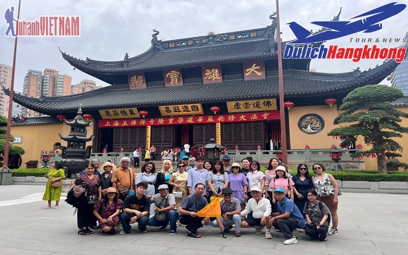 Du khách trải nghiệm Tour Trung Quốc