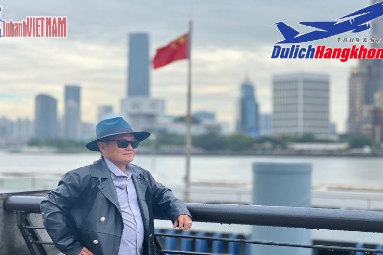 Khách chụp ảnh lưu niệm