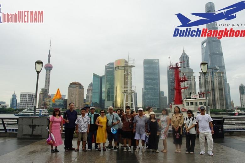 Khách chụp ảnh lưu niệm