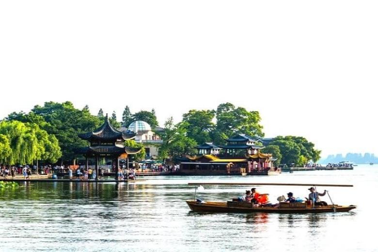Dạo thuyền Tây Hồ