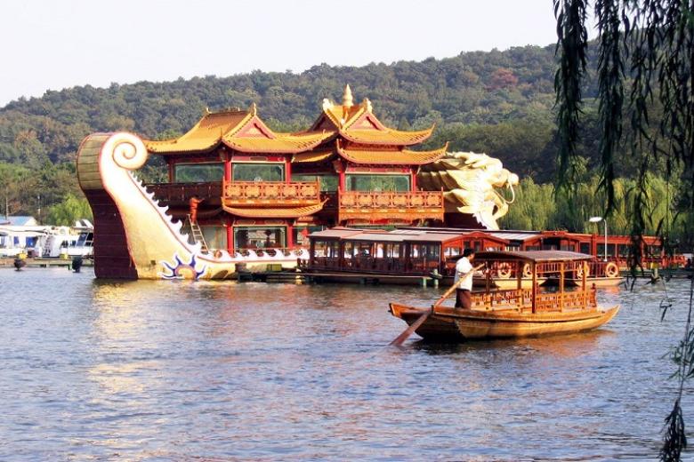 Dạo thuyền Tây Hồ