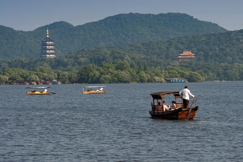 Dạo thuyền Tây Hồ
