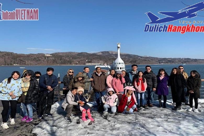 Khách chụp ảnh lưu niệm