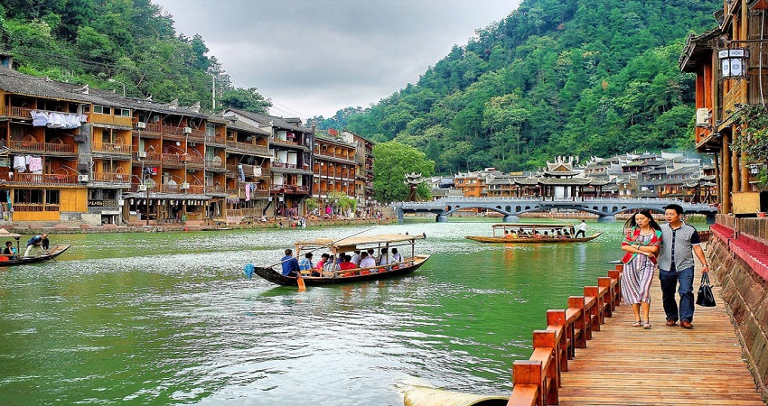 Phượng Hoàng Cổ Trấn