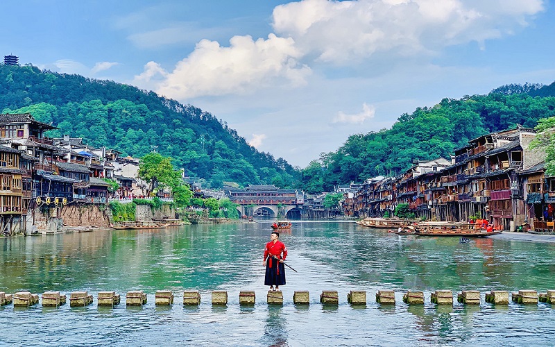 Phượng Hoàng Cổ Trấn