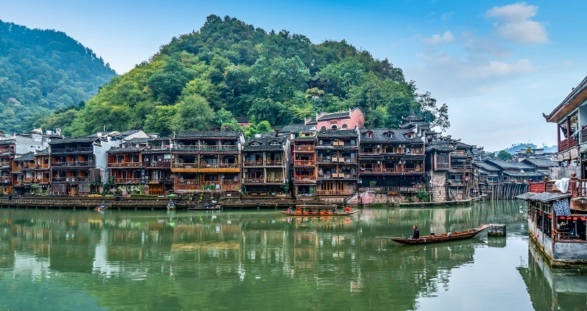 Phượng Hoàng Cổ Trấn