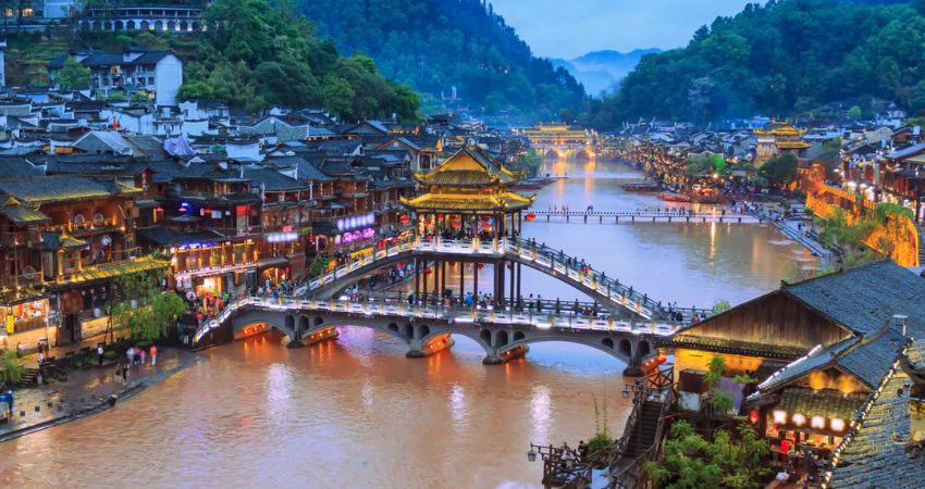 Phượng Hoàng Cổ Trấn