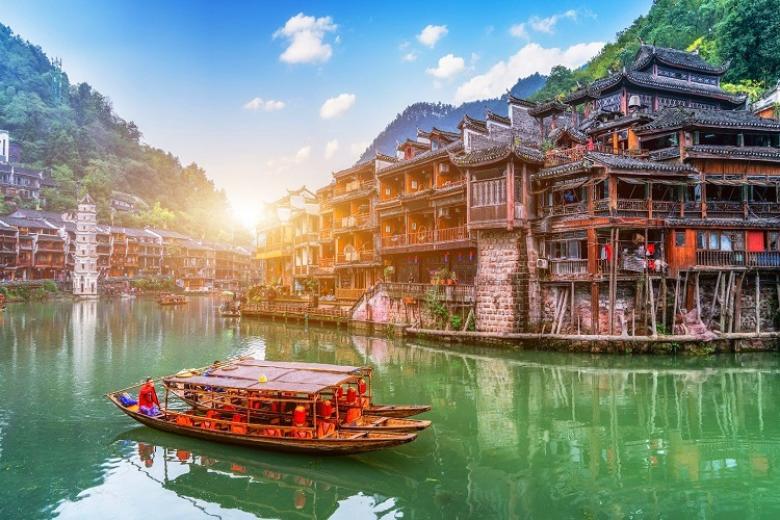 Phượng Hoàng Cổ Trấn