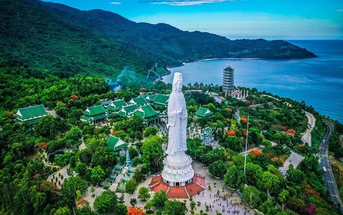 Chùa Linh Ứng linh thiêng nơi có bức tượng Phật Bà Quan Âm cao 67m