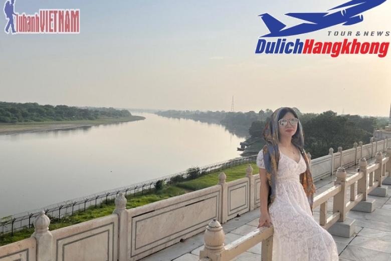 Khách chụp ảnh lưu niệm