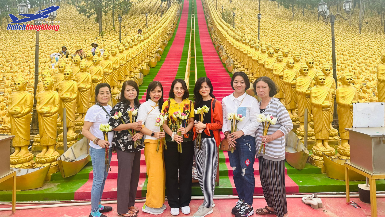 Du khách trải nghiệm Tour Campuchia