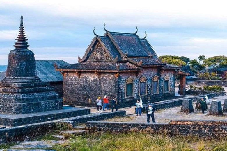 Chùa Năm Thuyền