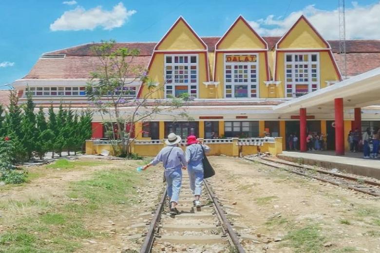 Ga xe lửa cổ