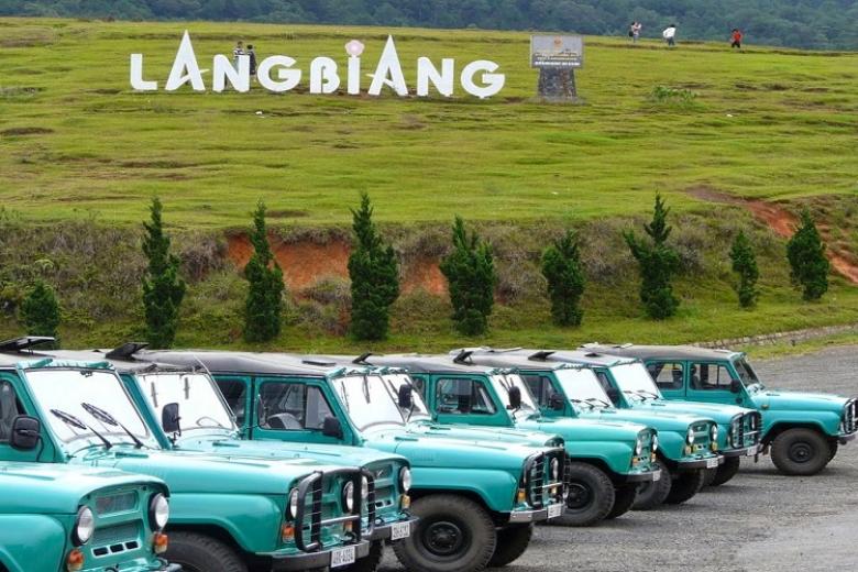 Núi Langbiang
