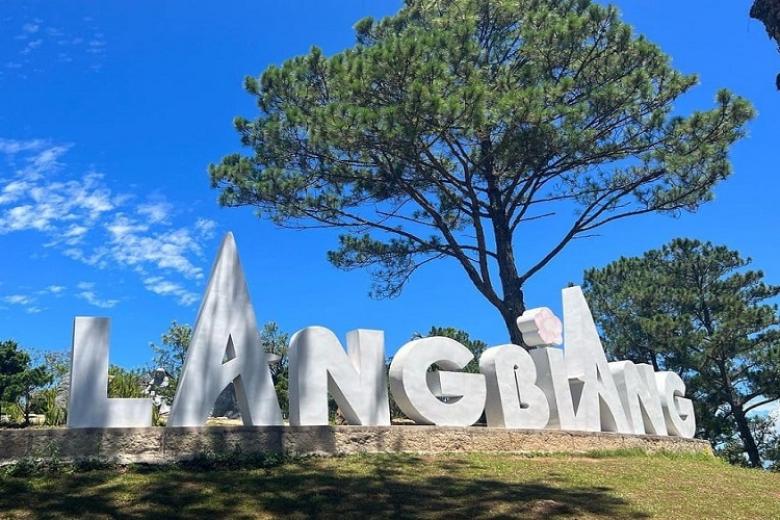 Núi Langbiang