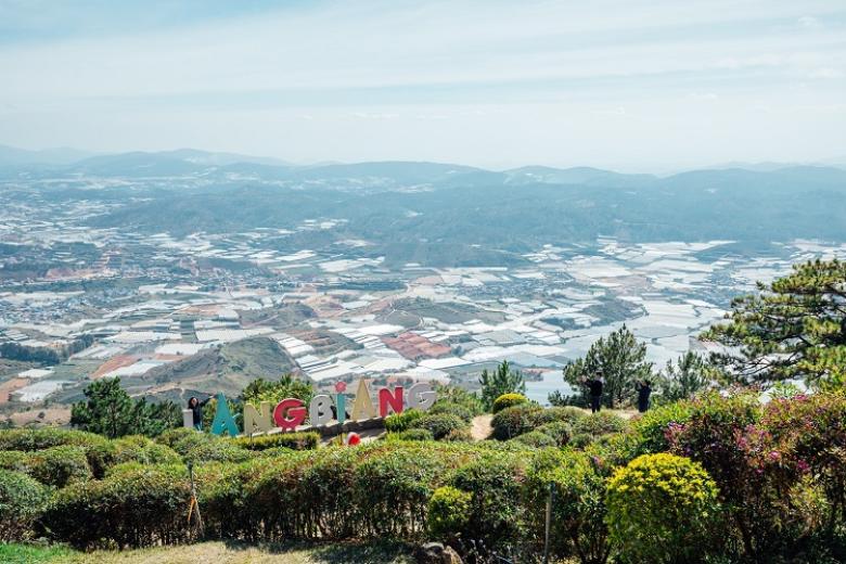 Núi Langbiang