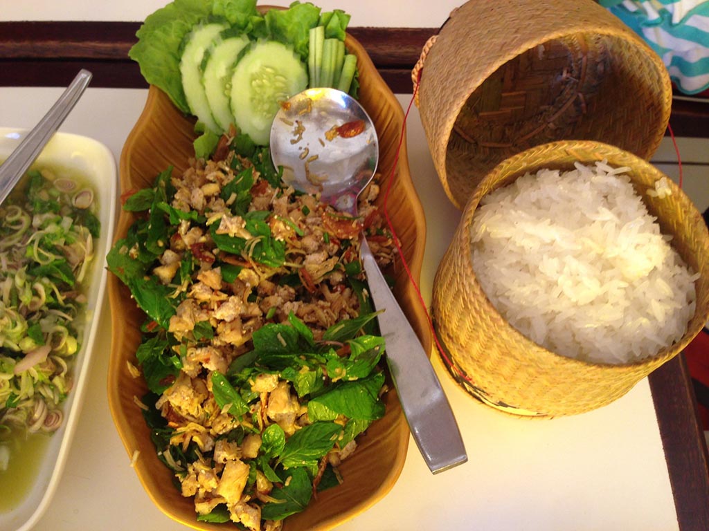 Thưởng thức đặc sản Lào