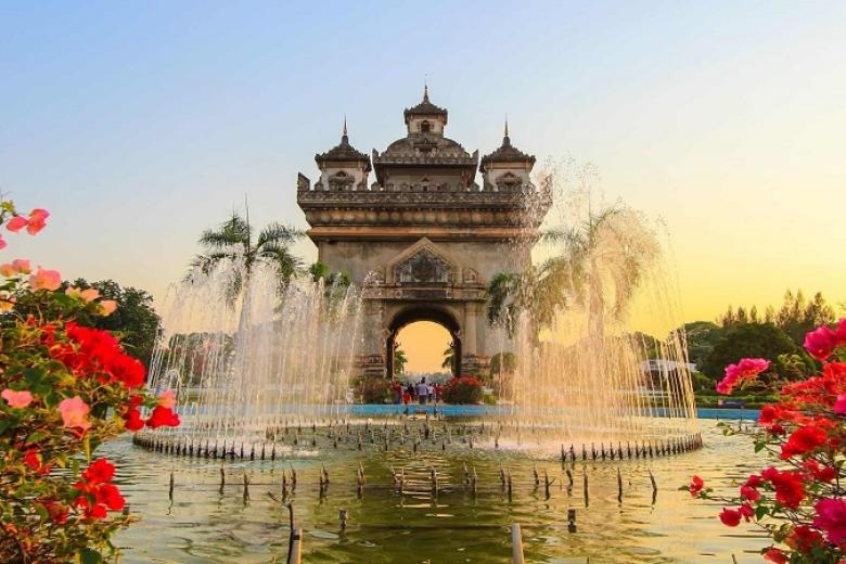 Tượng đài chiến thắng Patuxay