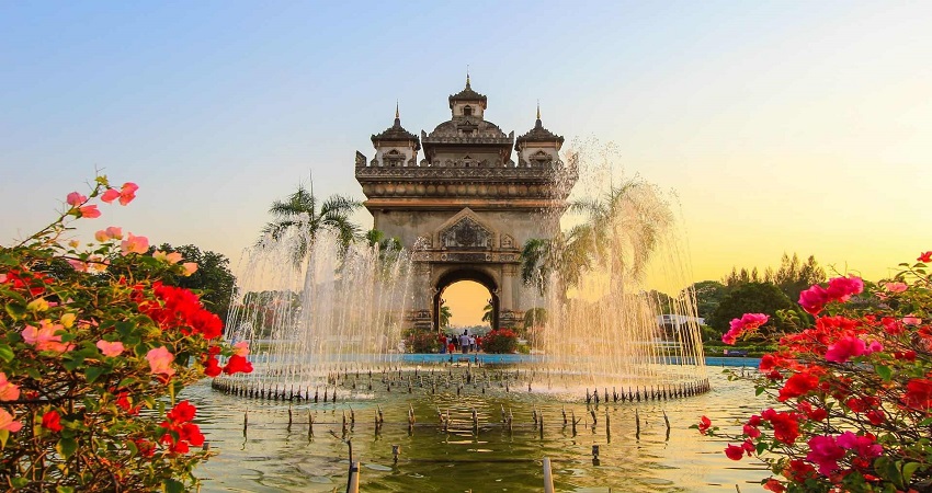 Tượng đài chiến thắng Patuxay