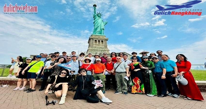 Du khách trải nghiệm Tour Mỹ