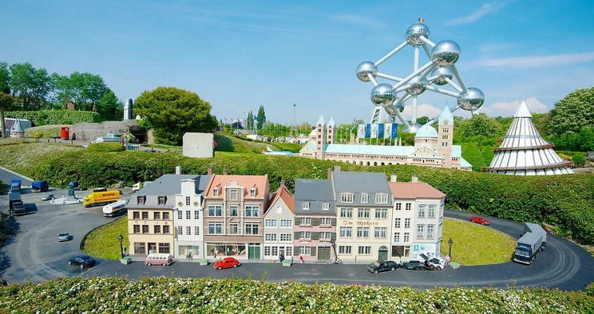Mô hình phân tử Atomium Nước Bỉ