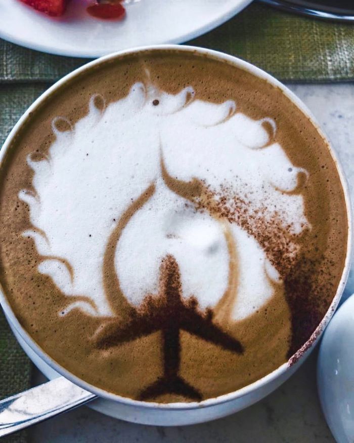 Cốc cà phê của quán Café Espresso ấn tượng có hình máy bay
